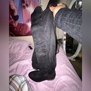 selling these cute high thigh boots perfect for the cold day